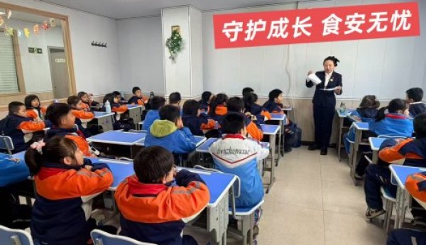 中国人寿财险临夏州中心支公司开展守护“小饭桌”安全、普及保险知识活动