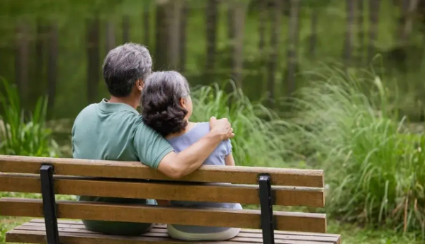 从生存保障到品质养老，平安盛世优享分红型保险，给养老储备加道安全锁