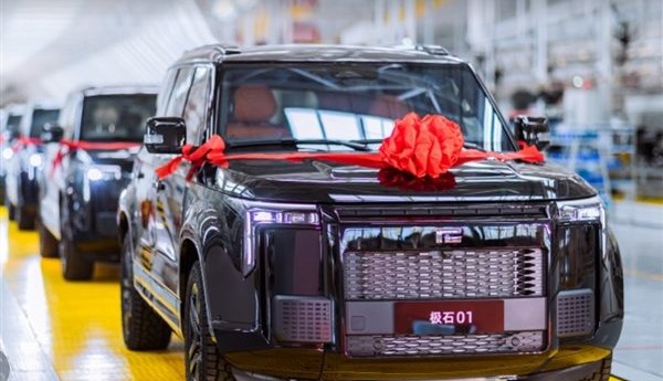 理想L8最强对手！极石01首台量产车正式下线：售价34.99万起