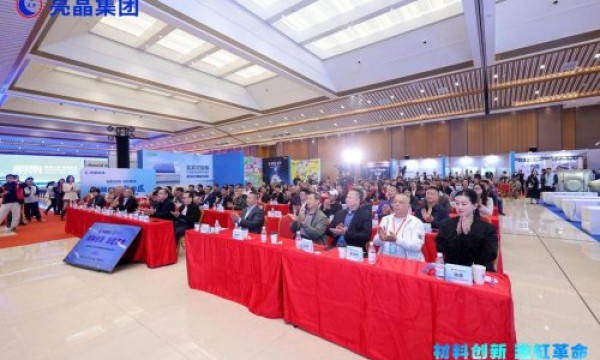 浴缸革命！亮晶纯亚克力大理石纹板材暨高密度聚氨酯加固材料全球首发